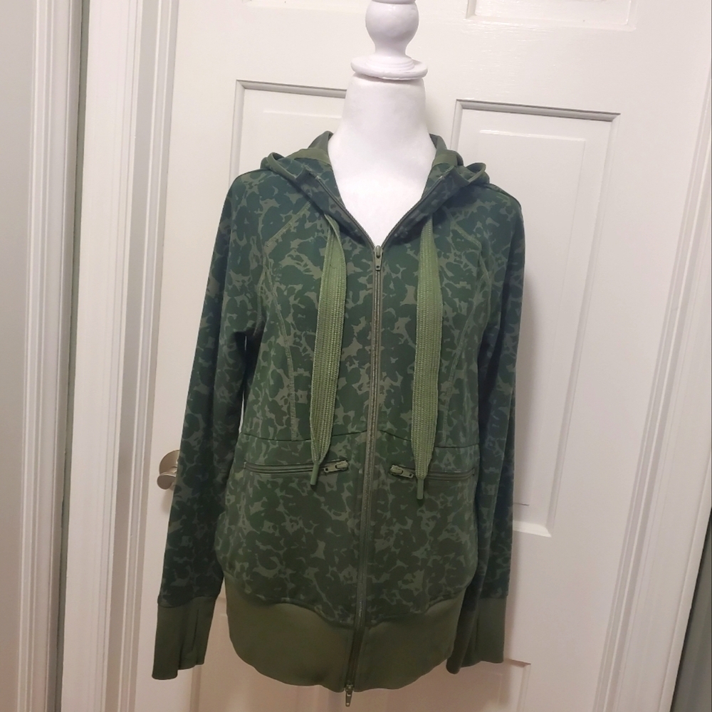 EC CAbi Green Camo Print Marathon Zip Up Jacket Size Medium Style #6030, Casual